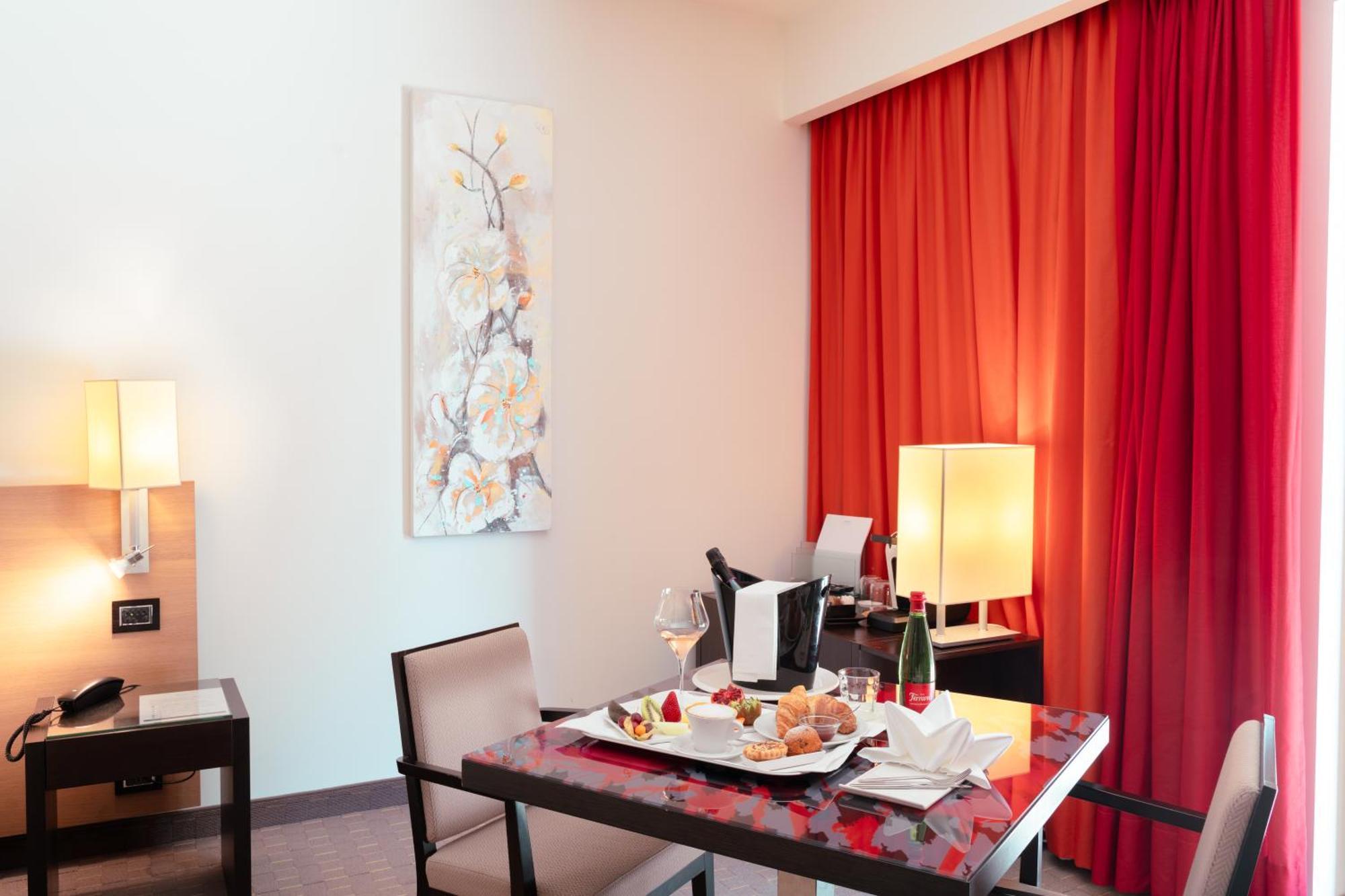 Ariha Hotel קוסנזה מראה חיצוני תמונה