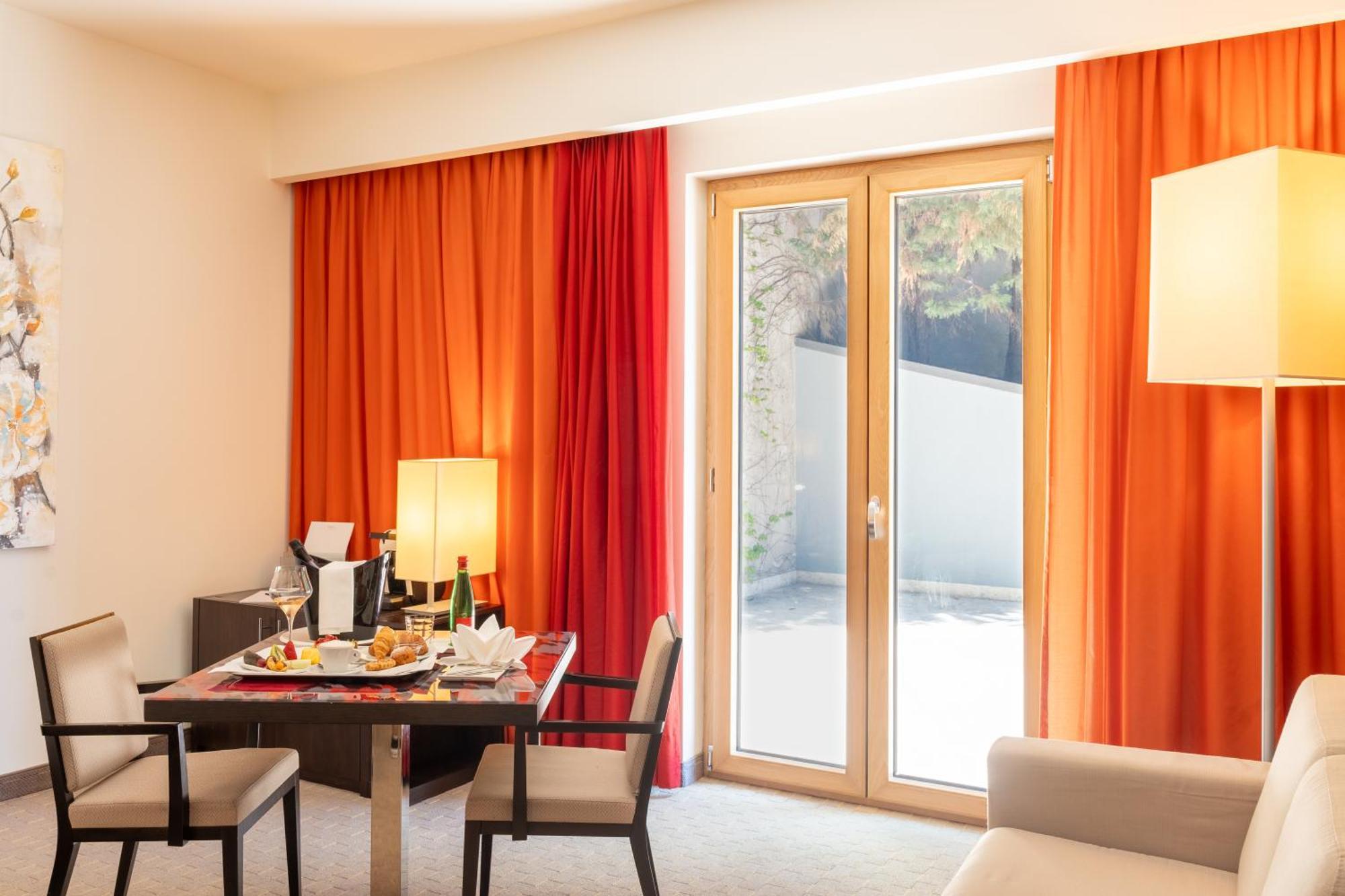 Ariha Hotel קוסנזה מראה חיצוני תמונה